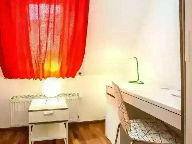 WG-Zimmer zur Miete Wohnen auf Zeit 400 € 12 m² 4. Geschoss frei ab 15.09.2025 Elbestraße 00 HH 4.OG Bahnhofsviertel Frankfurt am Main 60329