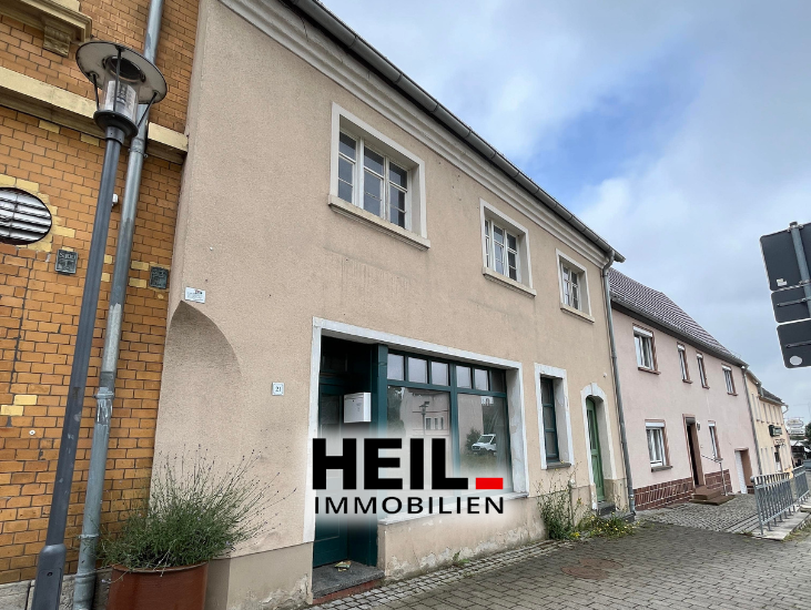 Reihenmittelhaus zum Kauf 43.000 € 7 Zimmer 120 m²<br/>Wohnfläche 202 m²<br/>Grundstück Hohenmölsen Hohenmölsen 06679