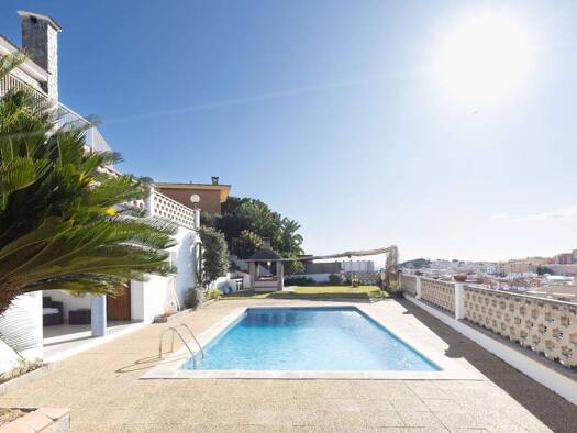 Einfamilienhaus zum Kauf - Erstbezug provisionsfrei 800.000 € 9 Zimmer 340 m² 951 m² Grundstück Canet de Mar 08360