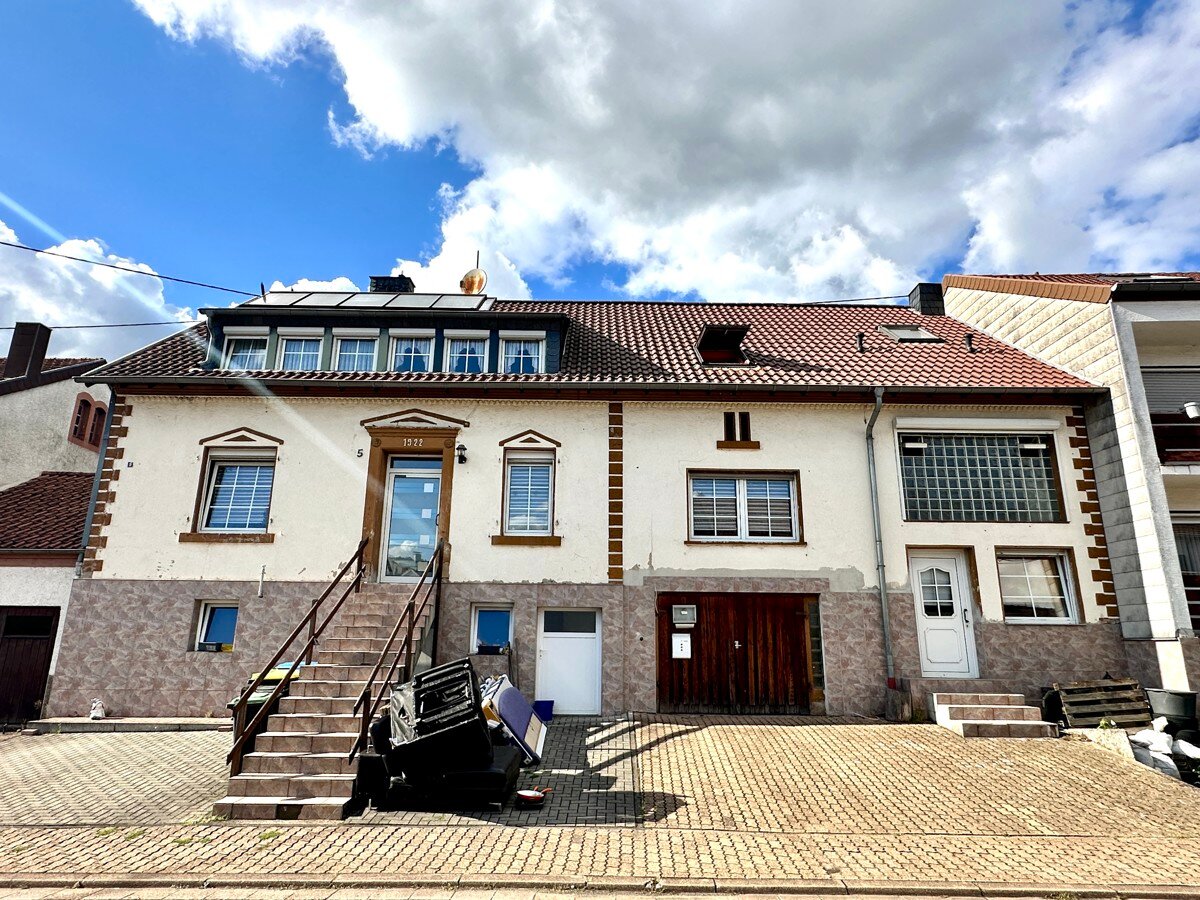 Mehrfamilienhaus zum Kauf 279.000 € 8 Zimmer 285 m²<br/>Wohnfläche 656 m²<br/>Grundstück Düppenweiler Beckingen / Düppenweiler 66701