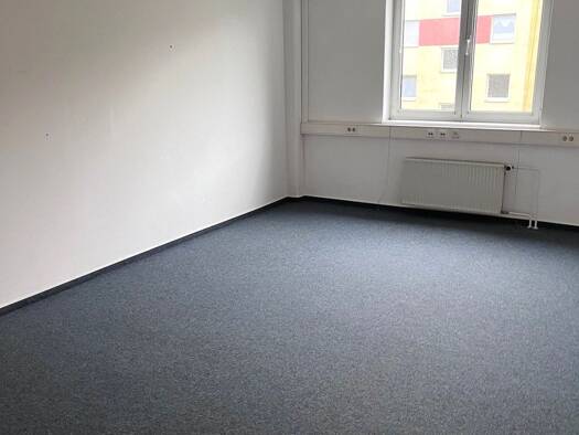 Büro zur Miete provisionsfrei 3 Zimmer 60,4 m² Bürofläche teilbar ab 20 m² Güstrow Güstrow 18273