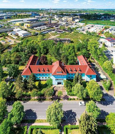 Bürogebäude zum Kauf als Kapitalanlage geeignet 1.290.000 € 2.223 m² 9.325 m² Grundstück Damaschkestraße 6 Wolfen Bitterfeld-Wolfen 06766