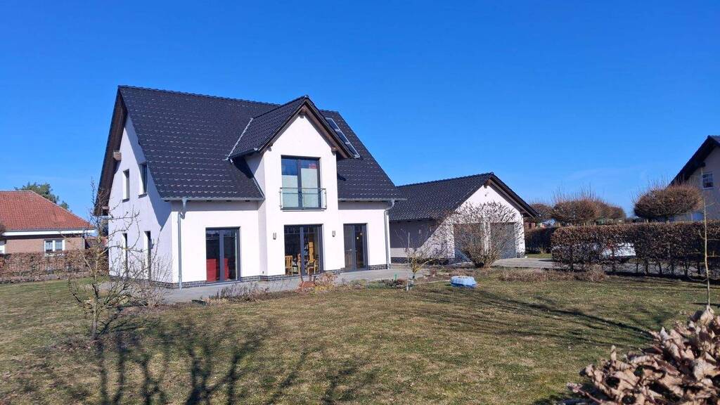 Einfamilienhaus zur Miete 1.700 € 5 Zimmer 170 m² 1.000 m² Grundstück Neuruppin 16816