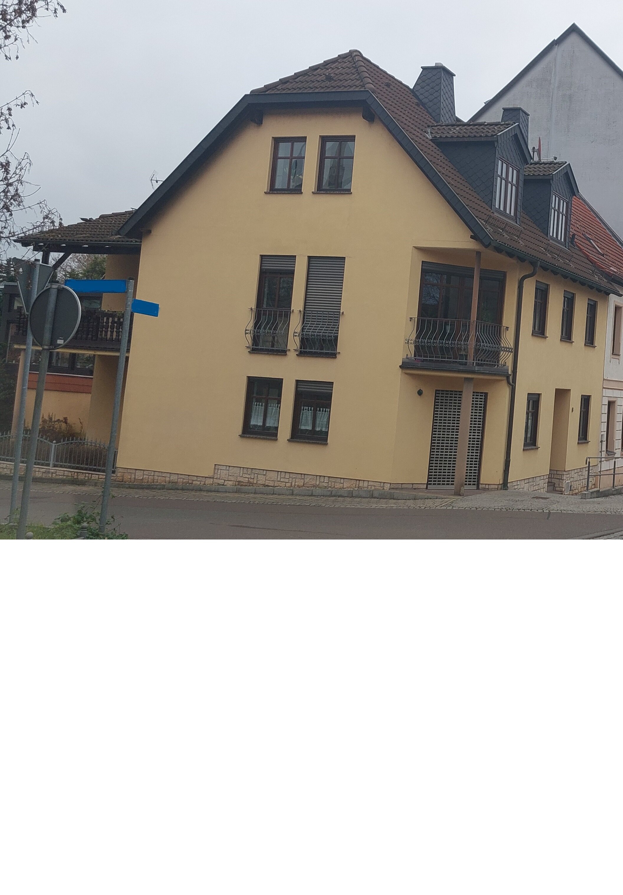 Haus zum Kauf 245.000 € 176,5 m²<br/>Wohnfläche 381 m²<br/>Grundstück Merseburg Merseburg 06217