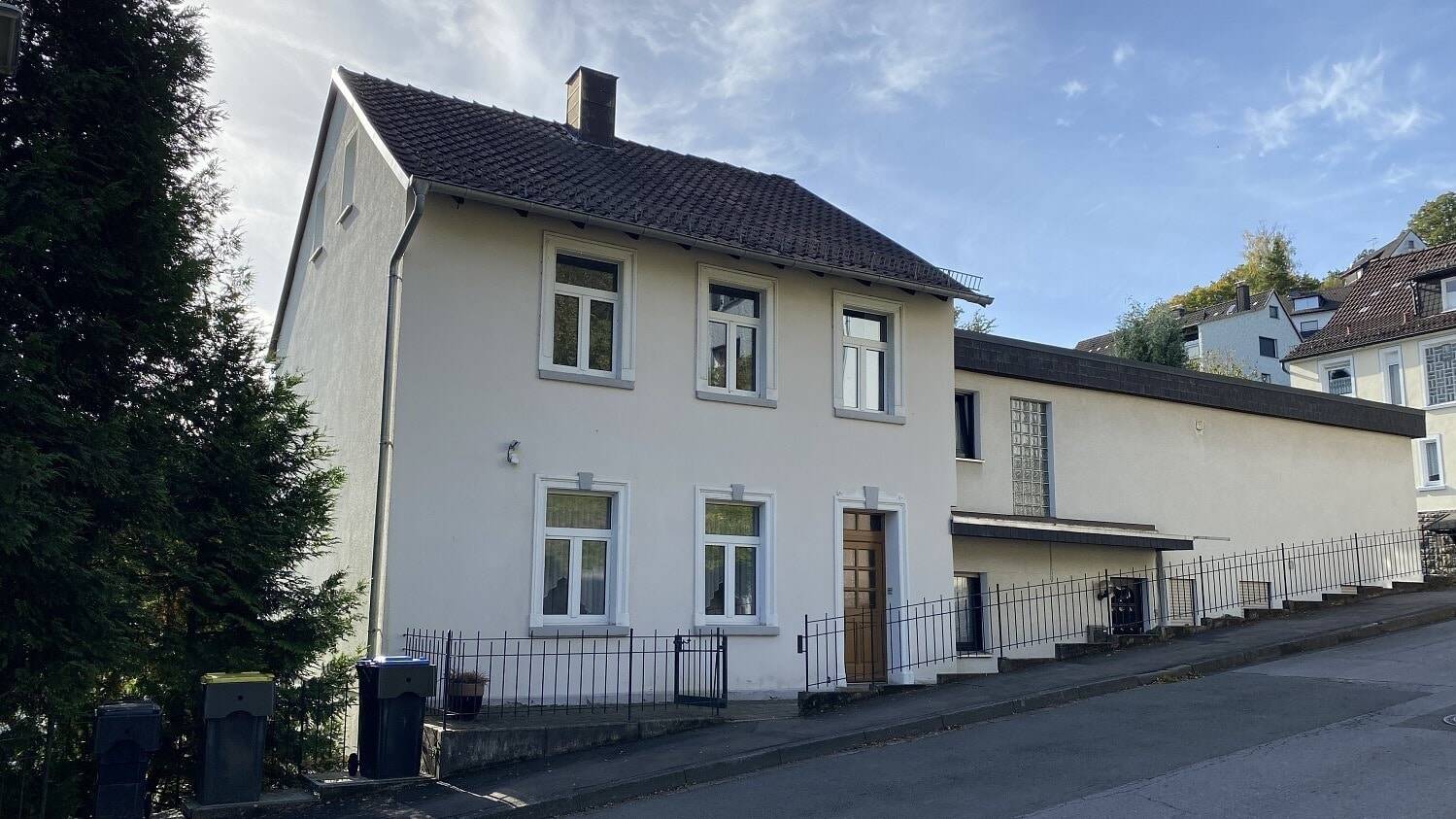 Mehrfamilienhaus zum Kauf 299.000 € 9 Zimmer 377 m²<br/>Wohnfläche 930 m²<br/>Grundstück Eveking Werdohl 58791