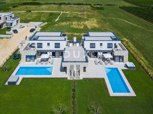 Einfamilienhaus zum Kauf - Erstbezug 2.200.000 € 10 Zimmer 538 m² 1.781 m² Grundstück Brtonigla 52474