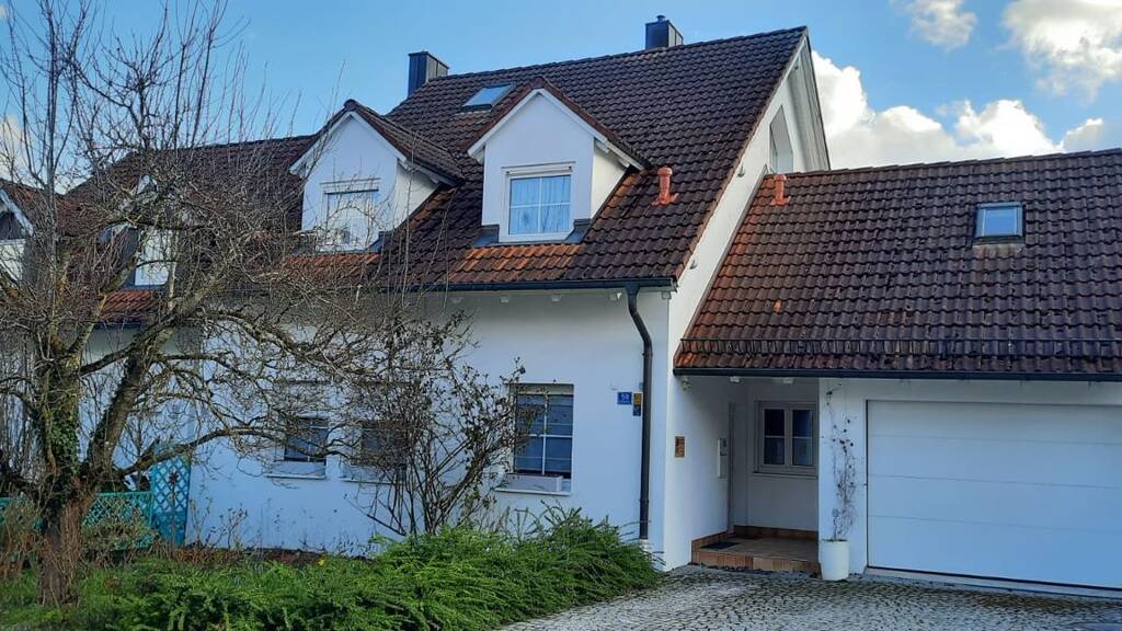 Doppelhaushälfte zur Miete 1.600 € 6 Zimmer 160 m² 415 m² Grundstück frei ab 01.06.2026 Dingolfing 84130