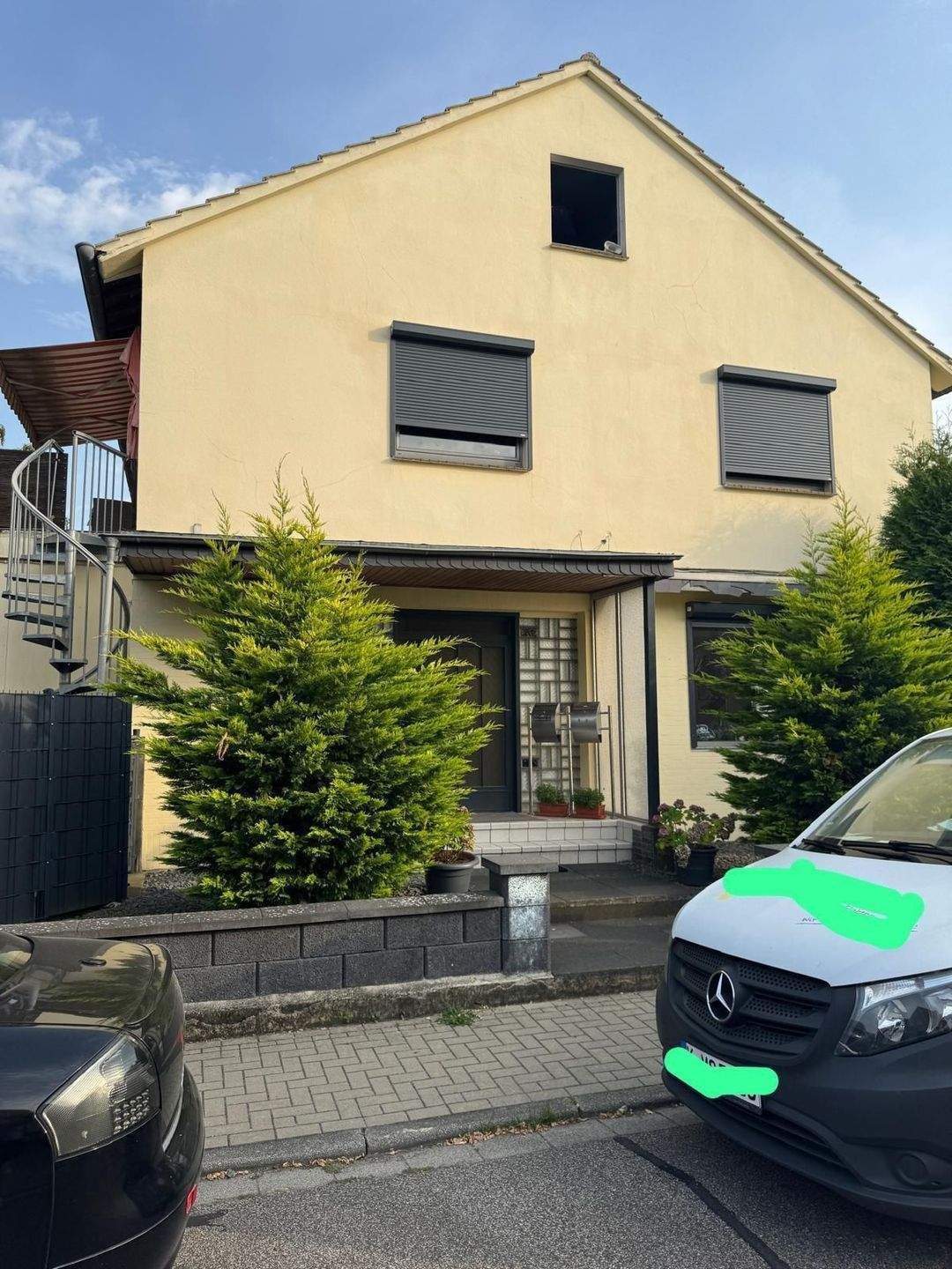 Immobilie in Kerpen - Dreifamilienhaus auf attraktivem Eckgrundstück in Kerpen Buir - Bild 2