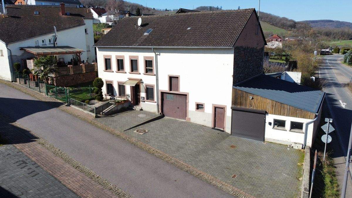 Immobilie in Ayl - Hallo Familien! Liebenswertes saniertes Bauernhaus im schönen Weinort Ayl - Bild 1