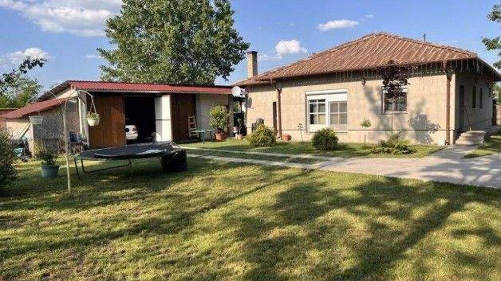 Einfamilienhaus zum Kauf 328.000 € 4 Zimmer 300 m² 10.622 m² Grundstück Bócsa 6235