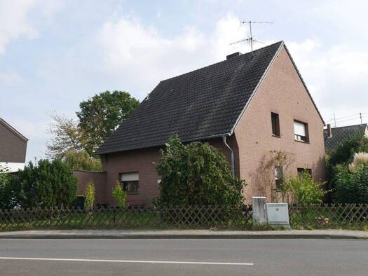 Mehrfamilienhaus zum Kauf 530.000 € 6 Zimmer 157,5 m² 709 m² Grundstück frei ab 01.05.2026 Geislarer Straße 30 Meindorf Sankt Augustin 53757