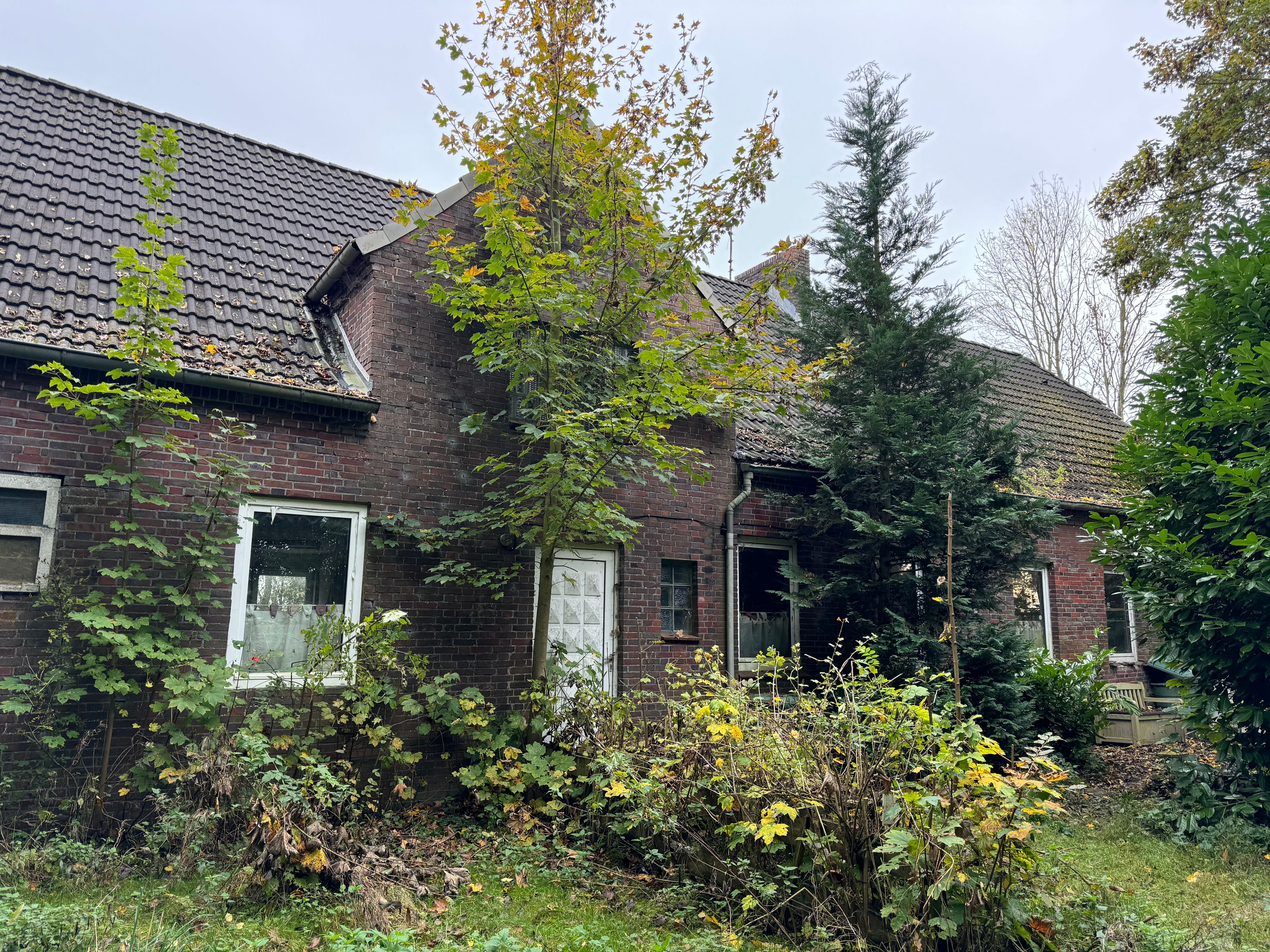 Mehrfamilienhaus zum Kauf provisionsfrei 129.000 € 8 Zimmer 176 m²<br/>Wohnfläche 1.419 m²<br/>Grundstück Langewerth Wilhelmshaven 26389