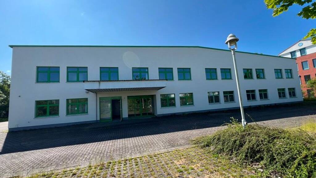 Schwerin:Büro-und Lagerimmobilie mit ca. 2065 qm auf 5600 qm Grundstück zu verkaufen