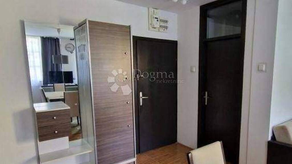 Studio zur Miete 600 € 1 Zimmer 30 m² Knezija - Srednjaci