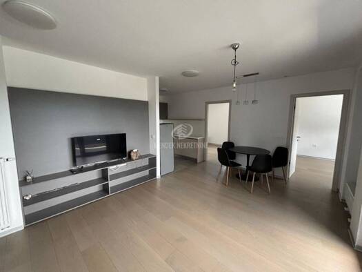 Wohnung zur Miete 950 € 4 Zimmer 77 m² 1. Geschoss Varaždin