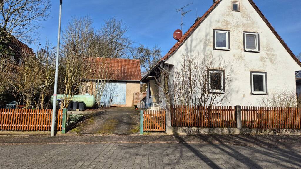 Haus zum Kauf 152.000 € 7 Zimmer 130 m² 1.250 m² Grundstück frei ab sofort Nesselröden Herleshausen 37293