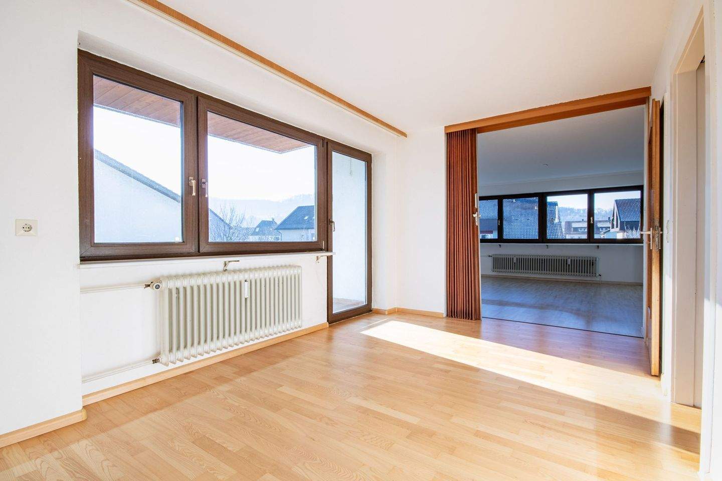 Immobilie in Lauchringen - Endlich Platz für alles - 4,5-Zimmer Wohnung mit Garage für Ihr Wohnmobil oder Boot in Lauchringen - Bild 1