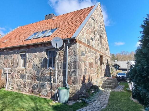 Mehrfamilienhaus zum Kauf provisionsfrei 179.000 € 6 Zimmer 195 m² 1.176 m² Grundstück Broellin Fahrenwalde 17309