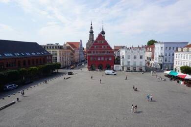 Wohnung zur Miete 740 € 2 Zimmer 89 m² Dachgeschoss, 3. Geschoss frei ab 01.09.2025 Innenstadt Greifswald 17489