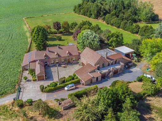 Villa zum Kauf 1.100.000 € 580 m² 21.770 m² Grundstück Hon-Hergies Hon-Hergies 59570