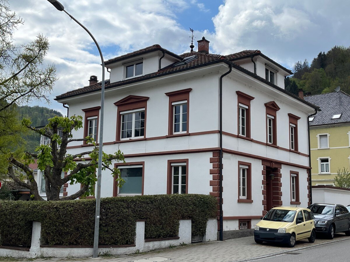 Haus zum Kauf 641.000 € 13 Zimmer 301,8 m²<br/>Wohnfläche 729 m²<br/>Grundstück Zell Zell im Wiesental 79669