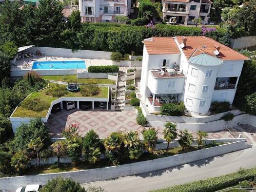 Haus zum Kauf 2.900.000 € 15 Zimmer 550 m² 1.940 m² Grundstück Ičići