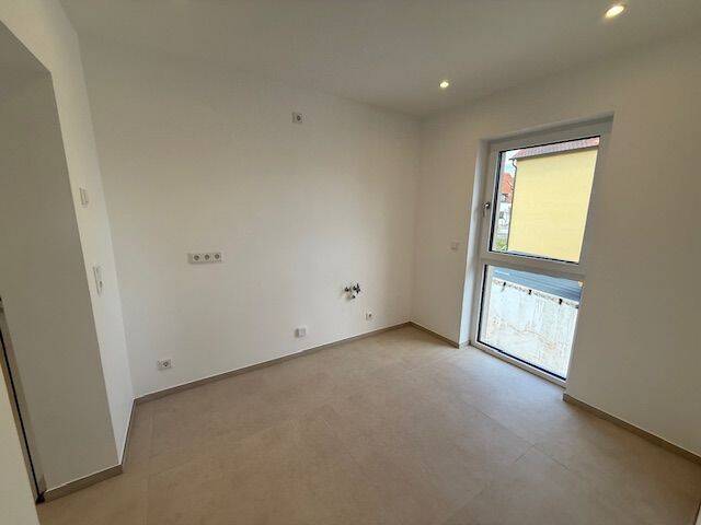 Erstbezug nach Renovierung, 3-Zi-ETW mit Balkon, Garten (ca. 170 m²), FBHZ, 1.OG, 2 Stellplätze, 91058 Erlangen-Eltersdorf – Erlangen – Vorschaubild 12