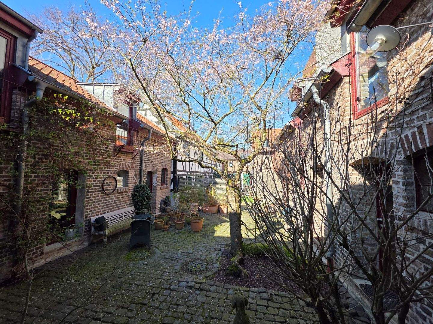 House in Köln, Weiß
