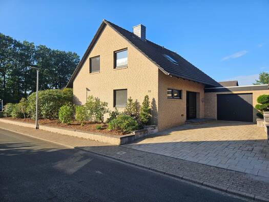 Einfamilienhaus zur Miete 1.300 € 6 Zimmer 121,2 m² 627 m² Grundstück Cloppenburg Cloppenburg 49661