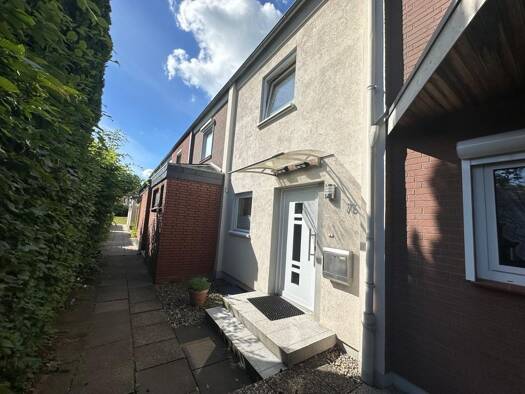 Reihenmittelhaus zum Kauf 180.000 € 2 Zimmer 65 m² 126 m² Grundstück Kücknitz Kücknitz 23569
