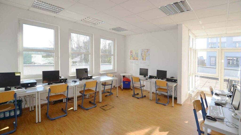 Büro zur Miete 9,19 € 5 Zimmer 157,9 m² Bürofläche Eltingen Leonberg 71229