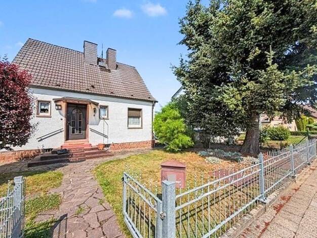 Einfamilienhaus zum Kauf 210.000 € 5 Zimmer 83 m² 718 m² Grundstück Frohe Zukunft Halle (Saale) 06118