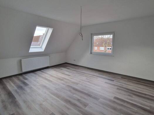 Wohnung zur Miete 690 € 4 Zimmer 92 m² 2. Geschoss frei ab sofort Werdumer Straße 108 Altengroden Wilhelmshaven 26386