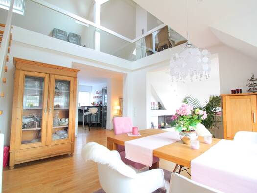 Wohnung zur Miete 1.300 € 2 Zimmer 102 m² Dachgeschoss, 2. Geschoss frei ab 01.09.2025 Preungesheim Frankfurt am Main 60435