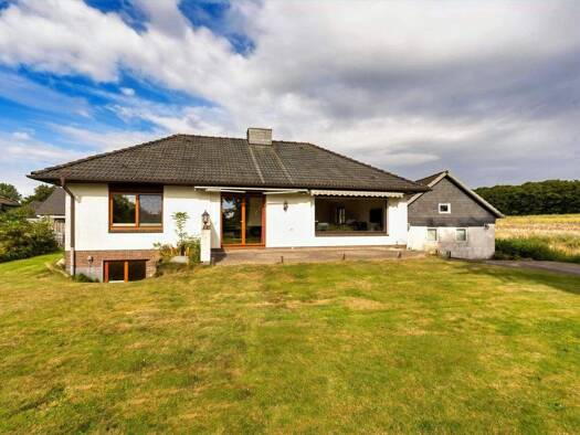 Haus zum Kauf 299.950 € 3 Zimmer 112 m² 958 m² Grundstück frei ab 01.02.2026 Sievershütten 24641