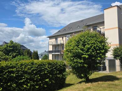 Wohnung zum Kauf 60.000 € 2 Zimmer 53,6 m² Dachgeschoss, 2. Geschoss frei ab sofort Bergstr. 2 Hartmannsdorf 09232