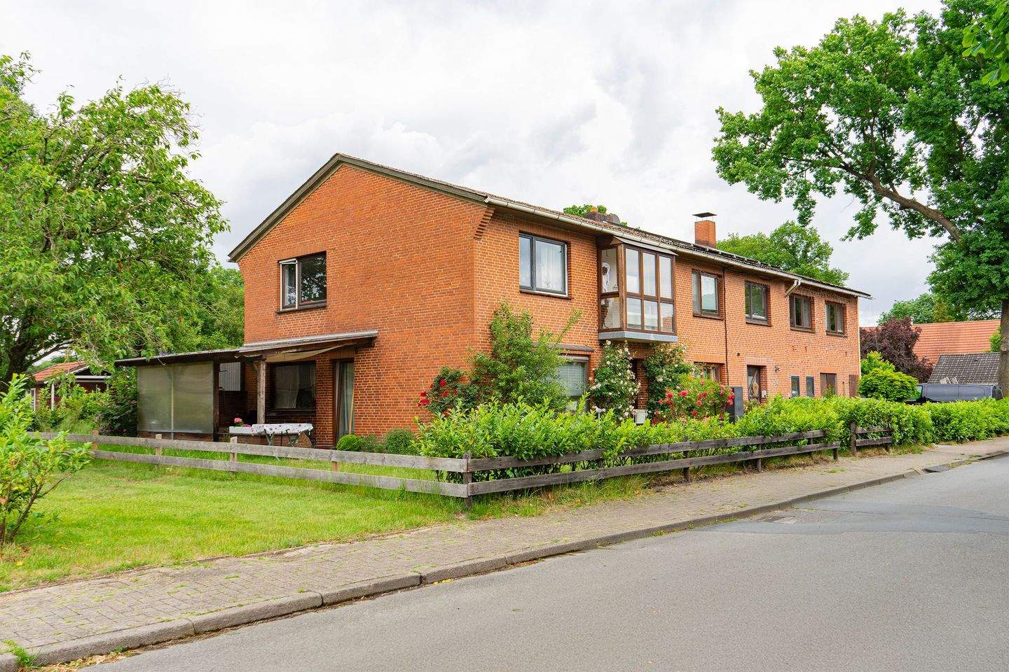 Immobilie in Vorwerk - Kamin, Garten und viel Platz: Großzügiges Zweifamilienhaus mit besonderem Wohnambiente - Bild 0