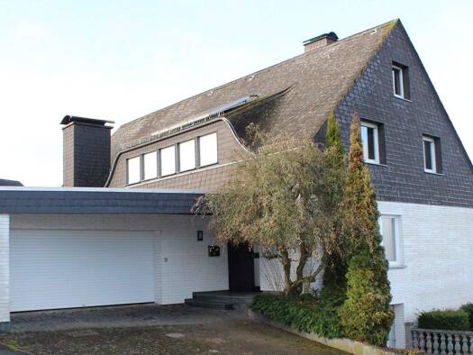 Haus zum Kauf 326.000 € 6 Zimmer 251 m² 652 m² Grundstück Warstein 59581