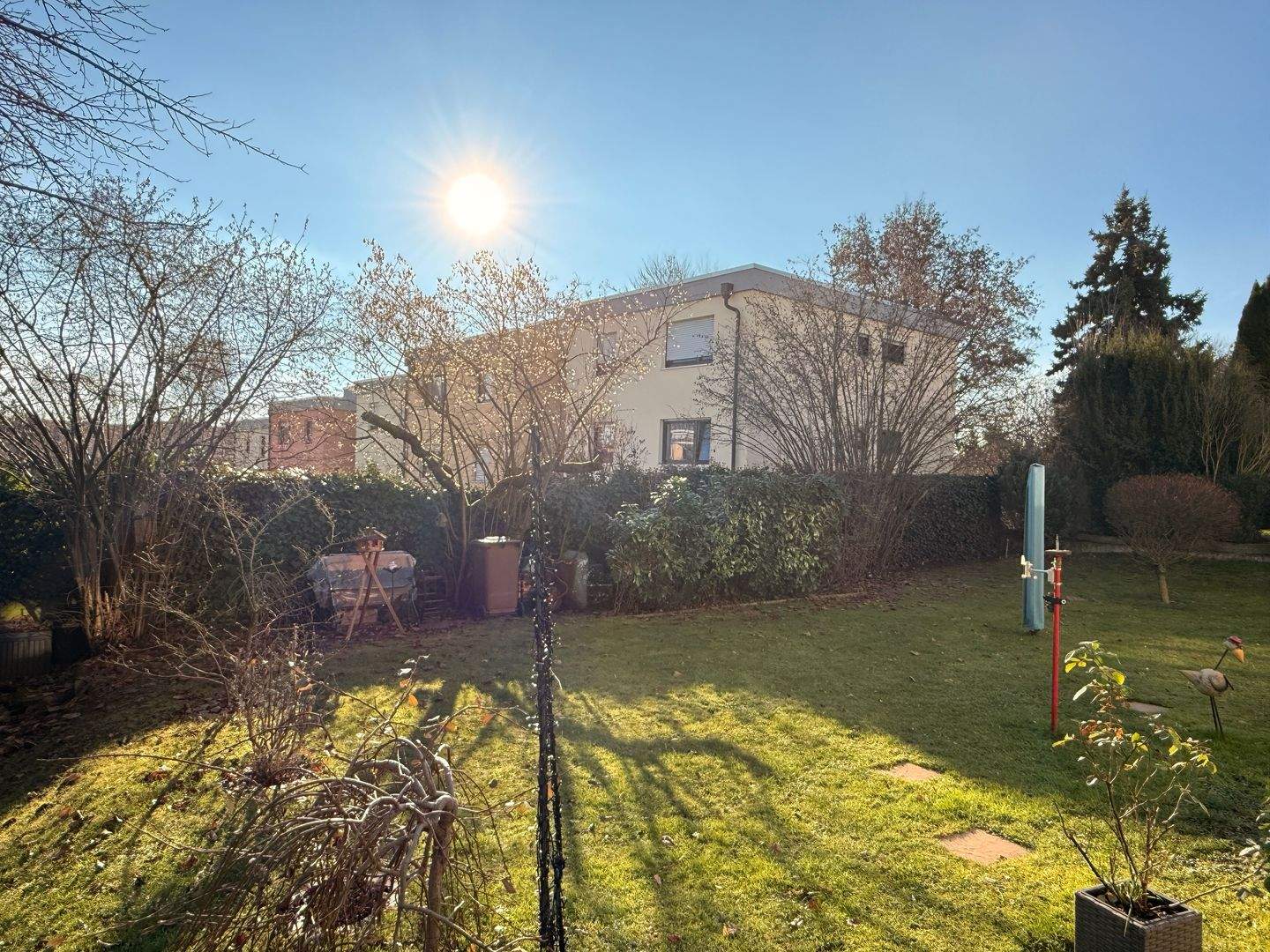 Immobilie in Zirndorf - ** ZIRNDORF; wertstabile Anlageimmobilie mit großzügiger Gartenfläche, KFZ Stellplatz und zuverlässigen Mietern ** - Bild 4