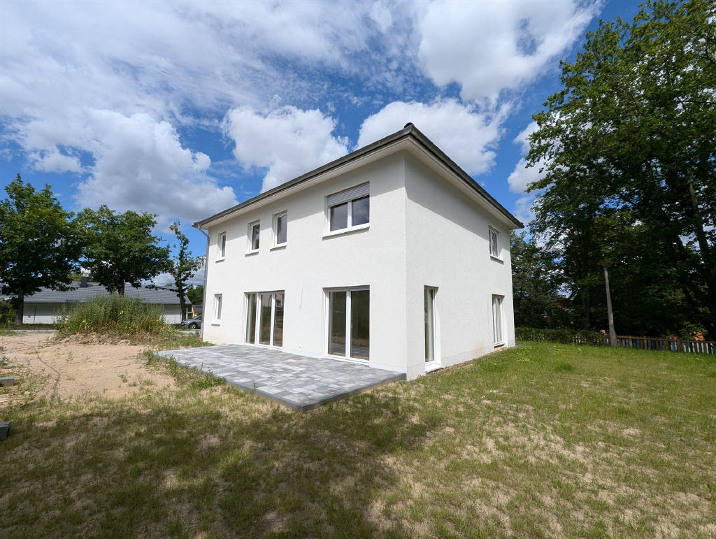 Einfamilienhaus zur Miete 2.335 € 5,5 Zimmer 194,7 m²<br/>Wohnfläche 570 m²<br/>Grundstück ab sofort<br/>Verfügbarkeit Wostokweg 37 Eckersbach 272 Zwickau 08066