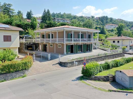 Haus zum Kauf 290.000 € 325 m² 500 m² Grundstück Piazza al Serchio 55035