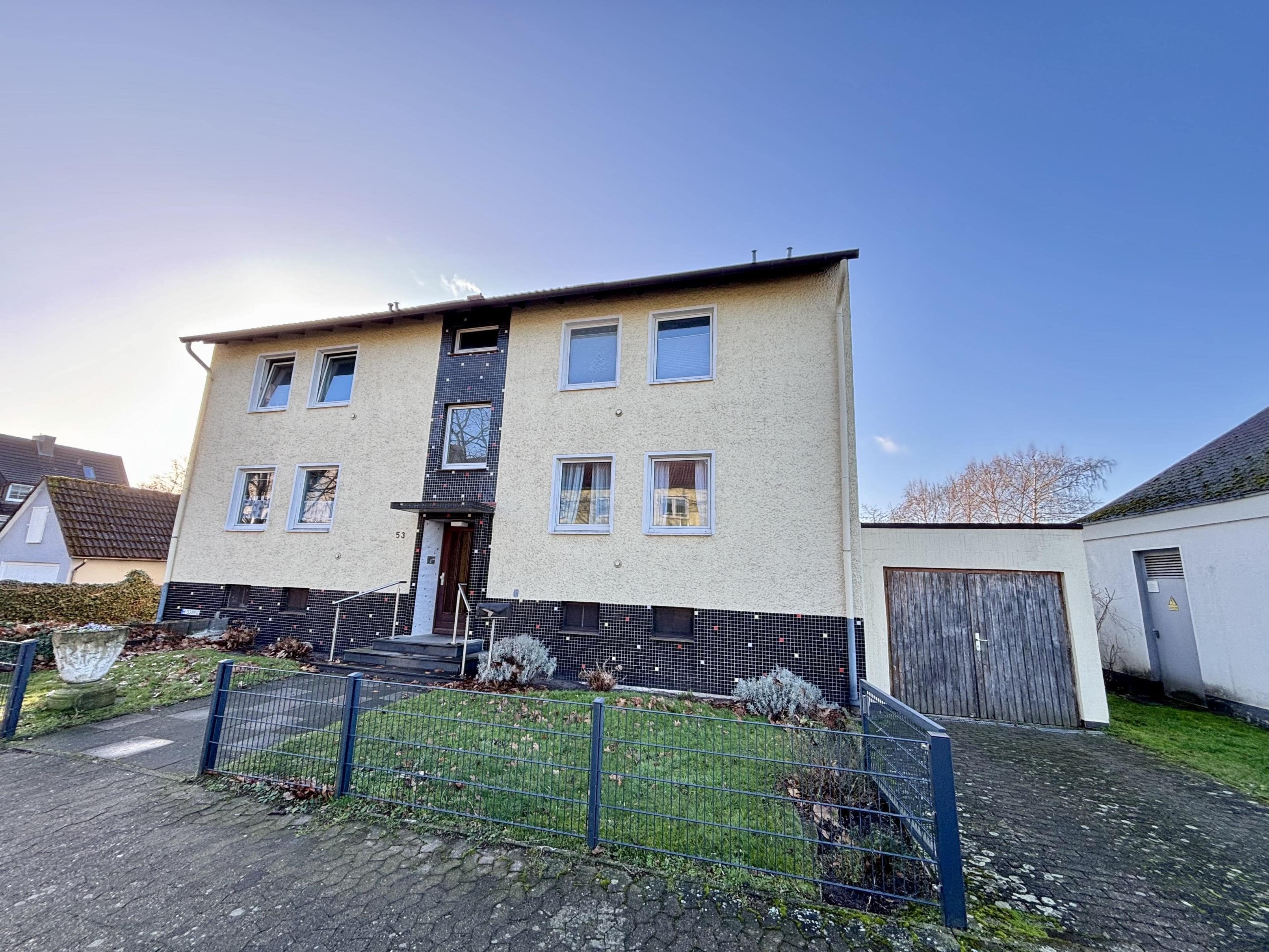 Mehrfamilienhaus zum Kauf 595.000 € 16 Zimmer 307,6 m²<br/>Wohnfläche 809 m²<br/>Grundstück Langenhagen / Alt-Langenhagen Langenhagen 30853