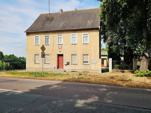 Haus zur Versteigerung 39.000 € 1.188 m² Grundstück Radegaster Straße 4 Zörbig 06780