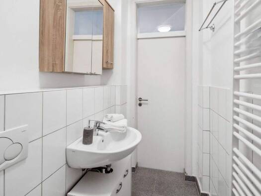 Wohnung zur Miete Wohnen auf Zeit 1.260 € 1 Zimmer 37 m² frei ab 22.02.2026 Am Schlosspark 0 Biebrich Wiesbaden 65203