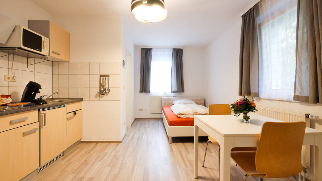Studio zur Miete Wohnen auf Zeit 990 € 1 Zimmer 25 m² frei ab 05.07.2026 Erwin-Bälz-Straße Degerloch Stuttgart 70597