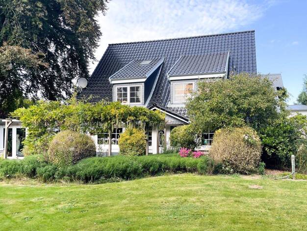 Einfamilienhaus zum Kauf 520.000 € 9,5 Zimmer 268,5 m² 2.002 m² Grundstück Kellinghusen 25548