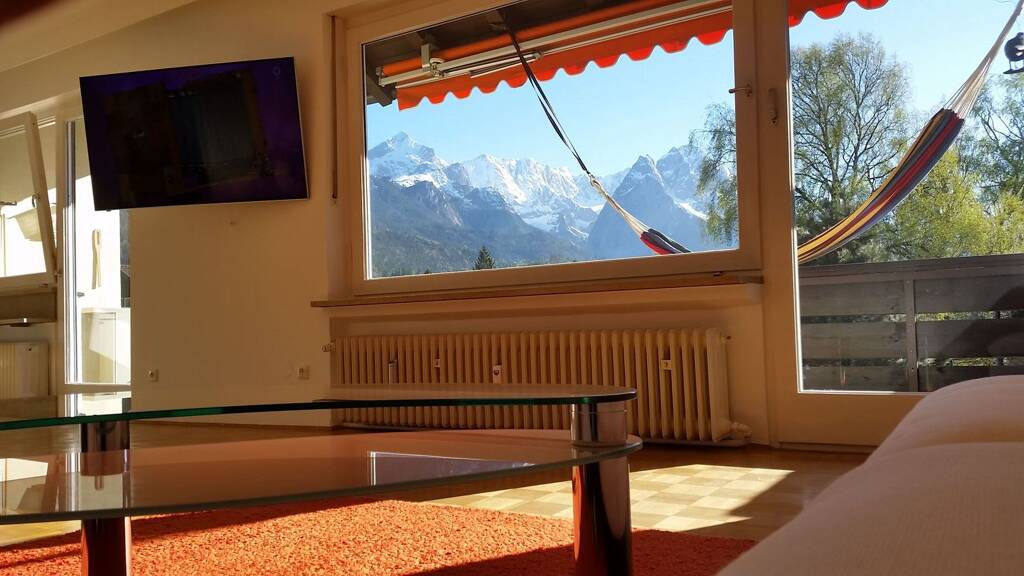 Wohnung zur Miete 1.300 € 2,5 Zimmer 86 m² Geschoss 2/3 frei ab 01.04.2026 Achenfeldstraße 11 Garmisch Garmisch-Partenkirchen 82467