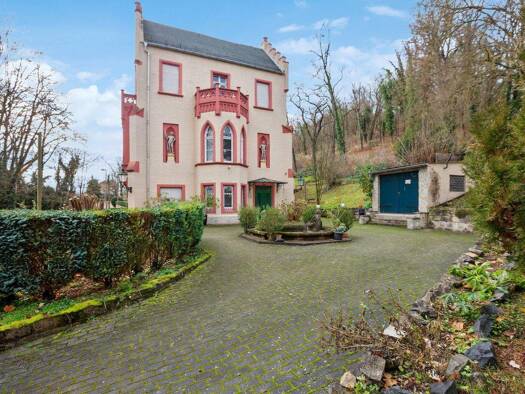 Haus zum Kauf 1.395.000 € 20 Zimmer 1.130 m² 21.389 m² Grundstück Naumburg 06618