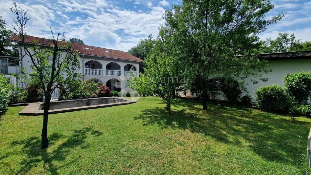 Haus zum Kauf 375.000 € 8 Zimmer 450 m² Peruski, Kavran, Pavicini