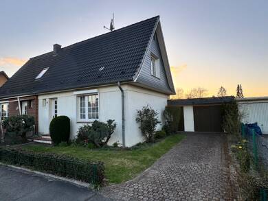 Doppelhaushälfte zum Kauf 175.000 € 3 Zimmer 65 m² 417 m² Grundstück Kücknitz Lübeck-Kücknitz (Herrenwyk) 23569